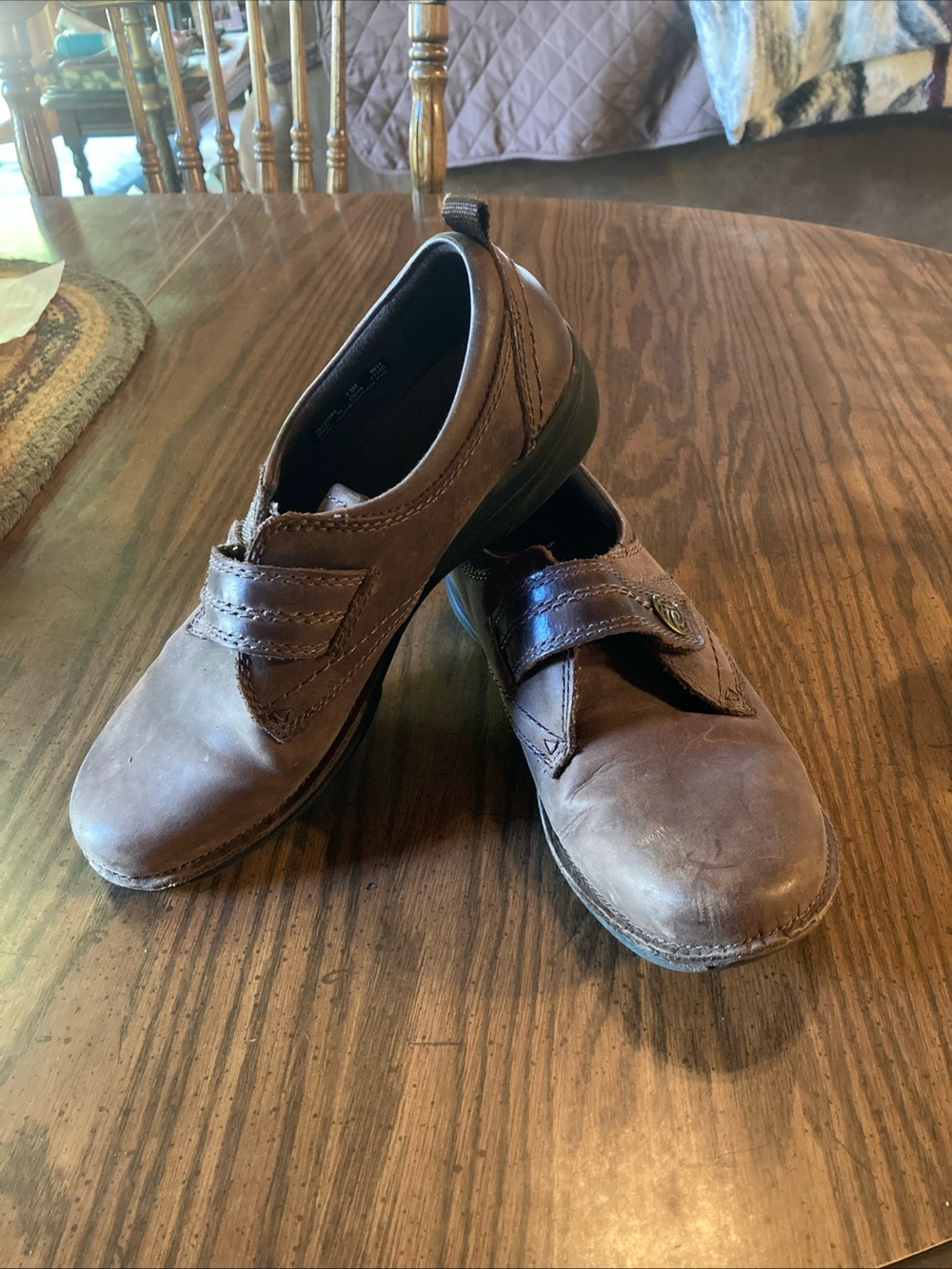 Women’s SZ 7.5 M brown ClARKS, comfort, shoes, hook and loop closure bendable